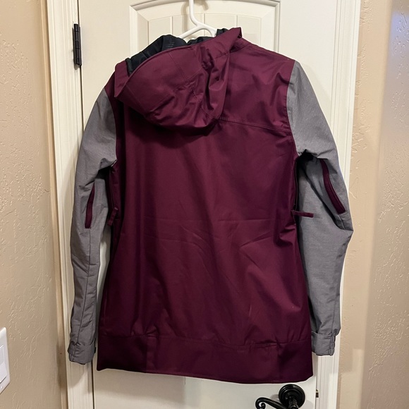 Volcom Snowboard Jacket - Picture 2 of 3